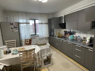 2-комнатная квартира · 92.2 м² · 7/9 этаж, Есенберлина 2/2 за 34 млн 〒 в Усть-Каменогорске