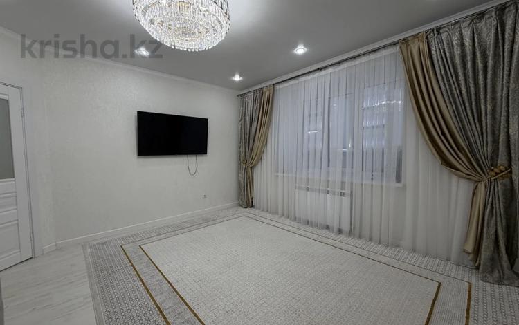 2-бөлмелі пәтер · 70.7 м² · 3/9 қабат, Алтын орда ш/а., бағасы: 28 млн ₸ в Актобе, мкр. Алтын орда — фото 5