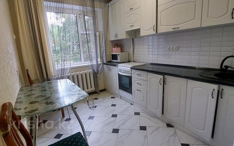 3-комнатная квартира · 64 м² · 2/9 этаж, мкр Строитель — Остановка Циолковспого за 170 000 ₸ в Уральске — фото 2