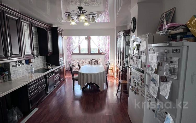 4-бөлмелі пәтер · 190 м² · 3/16 қабат, Бактыгерея Кулманова 1Б — Набережная, акимат, бағасы: 65 млн ₸ в Атырау — фото 2