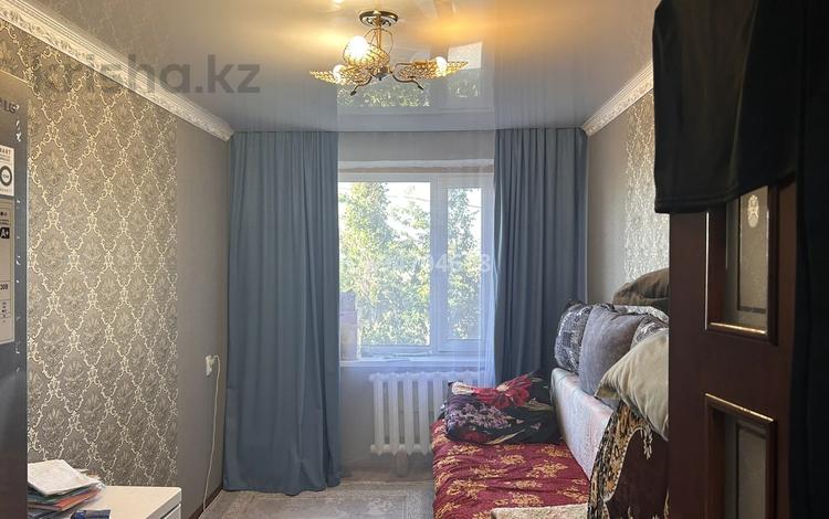 4-бөлмелі пәтер · 61.7 м² · 1/5 қабат, Ердена 197-2 — Залторжеств, 4 школа, бағасы: 16 млн ₸ в Сатпаев — фото 2