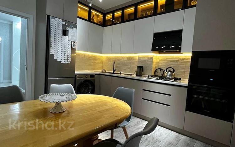 3-комнатная квартира · 99 м² · 7/10 этаж, 19-й мкр 34 за 53 млн ₸ в Актау — фото 2