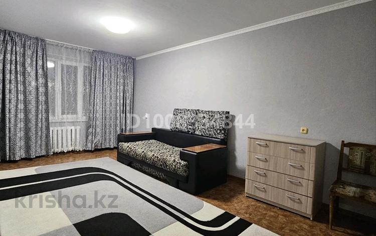 2-комнатная квартира · 56 м² · 2 этаж, мкр 8 — Возле остановки за 140 000 〒 в Актобе — фото 2