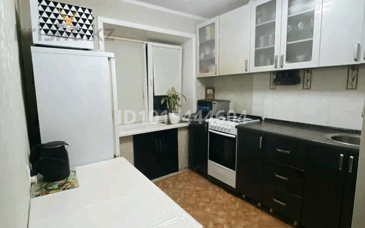 1-комнатная квартира · 31 м² · 3/5 этаж, Пришахтинск, Пришахтинск, 21й микрорайон 12 за 8.5 млн ₸ в Караганде, Алихана Бокейханова р-н — фото 2