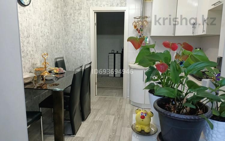 2-комнатная квартира, 56 м², 3/5 этаж, мкр 11, Сатпаева 22 — улица Сатпаева 23 школа