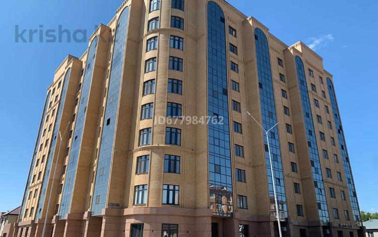 6-комнатная квартира, 272 м², 9/10 этаж, Сабатаева 77а за 188 млн 〒 в Кокшетау — фото 2
