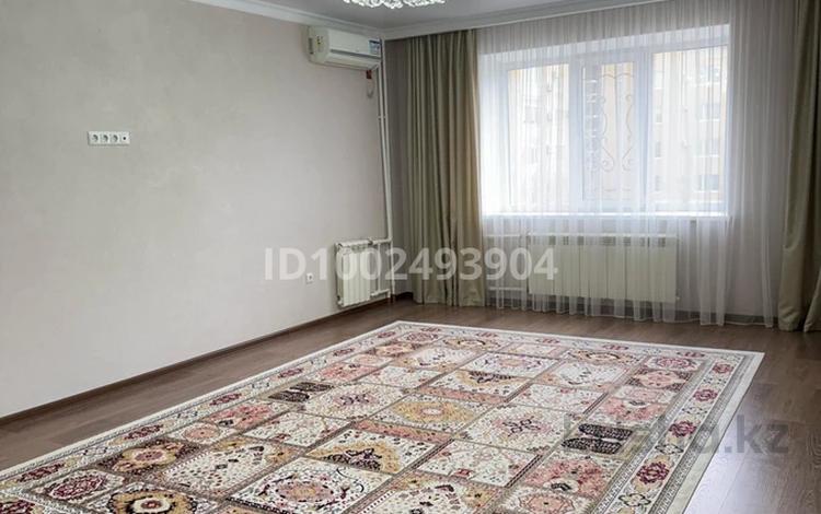 4-комнатная квартира · 132 м² · 3/5 этаж, мкр. Алтын орда, Тауелсиздик 1к1 — Угол пр. Молдагуловой за 56 млн 〒 в Актобе — фото 2