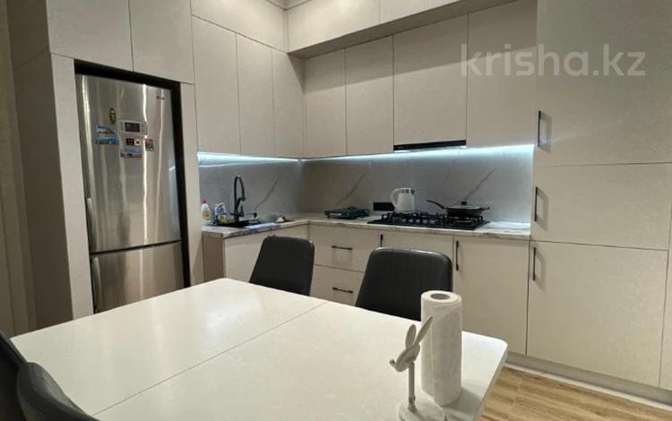 2-комнатная квартира · 65 м² · 5/8 этаж, Жапсарбаева 68 за 300 000 〒 в Алматы — фото 2