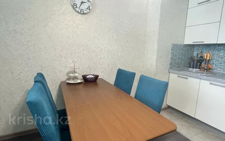 3-бөлмелі пәтер, 100 м², 11/21 қабат ай сайын, Толе би, бағасы: 350 000 〒 в Алматы, Алмалинский р-н — фото 2