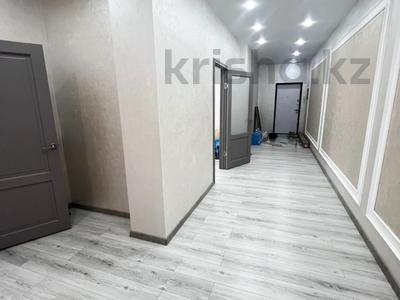 2-комнатная квартира · 98 м² · 2/9 этаж, мкр Центральный, Абая 26/5 за 37 млн 〒 в Атырау