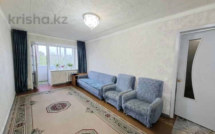 3-комнатная квартира · 57 м² · 4/5 этаж, Майкудук, Майкудук, 12й микрорайон 29 за 12.5 млн ₸ в Караганде, Алихана Бокейханова р-н — фото 2