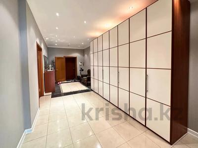 4-комнатная квартира · 186 м² · 3/18 этаж, мкр Самал-3 25 за 750 000 ₸ в Алматы, Медеуский р-н