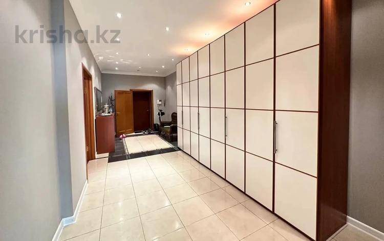 4-комнатная квартира · 186 м² · 3/18 этаж, мкр Самал-3 25 за 750 000 ₸ в Алматы, Медеуский р-н — фото 2