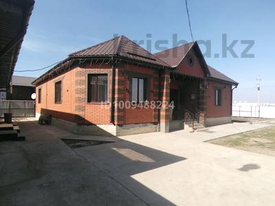 Жеке үй · 4 бөлме · 200 м² · 10 сот., мкр. Алтын орда — Устаз, бағасы: 58 млн 〒 в Актобе