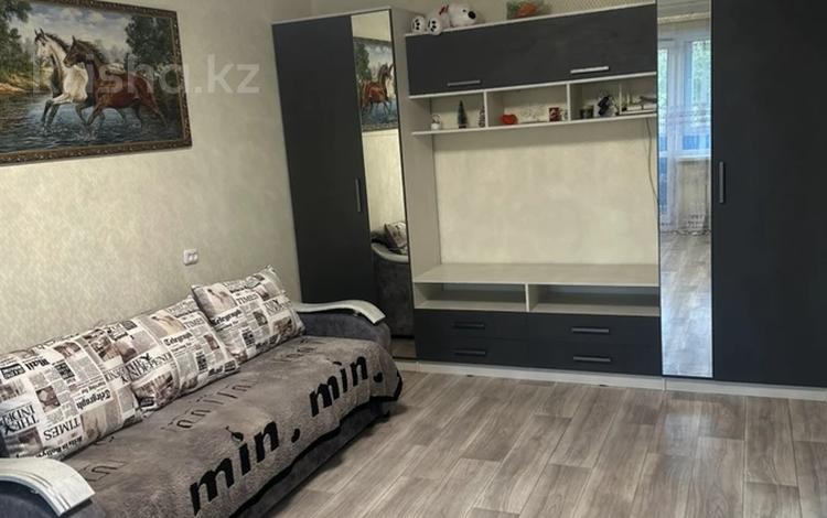 2-комнатная квартира · 45.2 м² · 5/5 этаж, мкр Новый Город, Нуркена Абдирова 22/2 — Торговый дом Азат,Банка бар,супермаркет Аян,Гимназия 92 за 23 млн ₸ в Караганде, Казыбек би р-н — фото 2