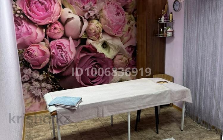 Салоны красоты, кабинеты и рабочие места · 35 м² за 80 000 〒 в Талдыкоргане — фото 2