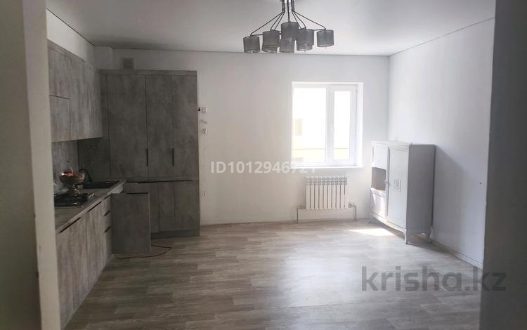 2-бөлмелі пәтер · 61 м² · 2/4 қабат, Санырак батыра 55, бағасы: 130 000 ₸ в Таразе — фото 2