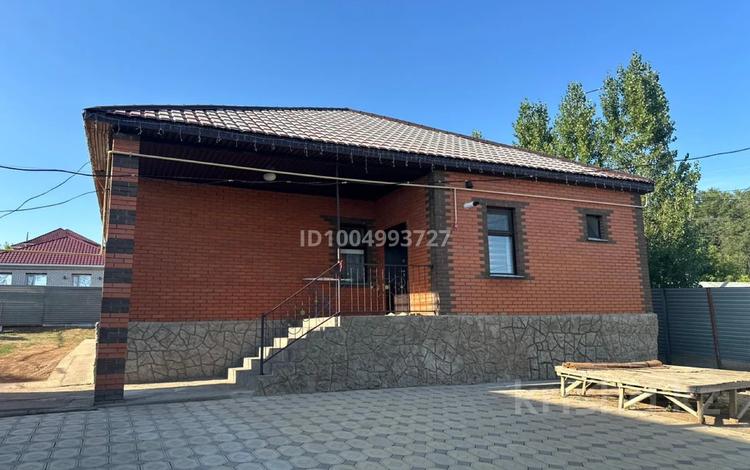 Отдельный дом · 5 комнат · 134 м² · 10 сот., Жайык 21 за 46 млн 〒 в Актобе, жилой массив Кирпичный — фото 2