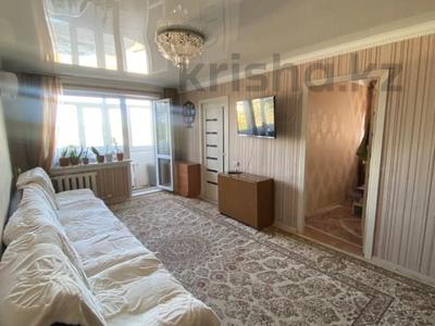 4-комнатная квартира · 60.5 м² · 2/5 этаж, Майкудук, 15й микрорайон за 14 млн ₸ в Караганде, Алихана Бокейханова р-н
