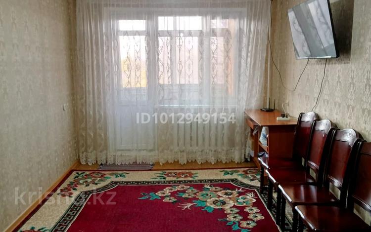 3-комнатная квартира · 64 м² · 4/5 этаж, мкр Самал 20 за 120 000 ₸ в Таразе — фото 2