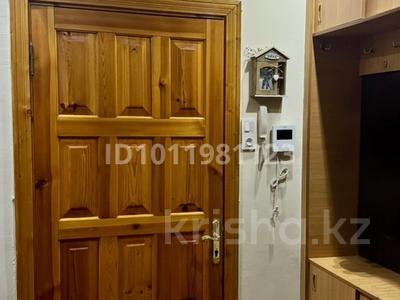 4-комнатная квартира · 100 м² · 2/3 этаж, ул. Мажита Жунисова 103 за 45 млн 〒 в Уральске, мкр Школьник