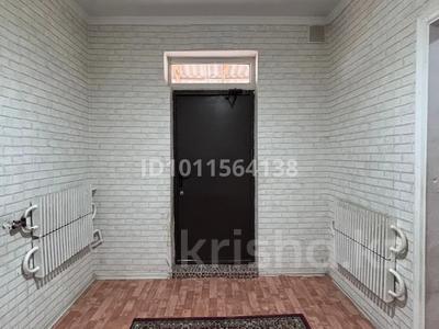 Отдельный дом · 4 комнаты · 180 м² · 10 сот., 8 квартал 1 б — Возле Акимата за 16 млн ₸ в 