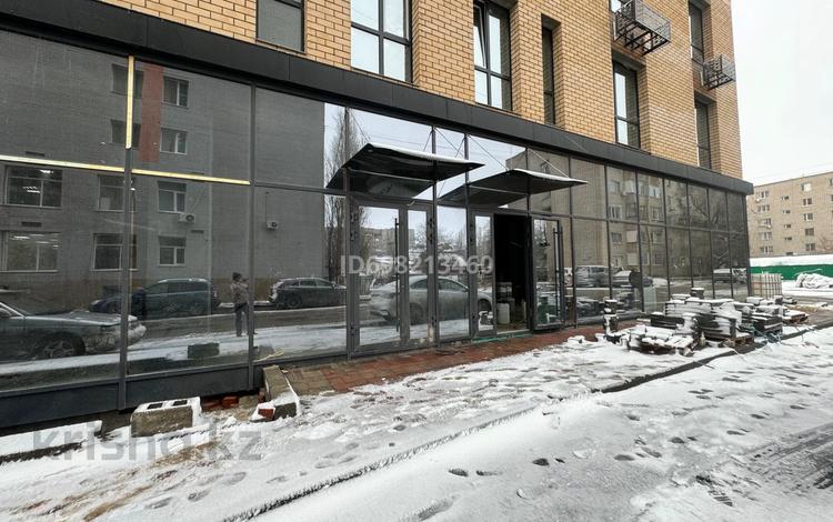 Офисы, магазины и бутики, общепит, салоны красоты, бани, гостиницы и зоны отдыха, фитнес и спорт, медцентры и аптеки, образование, развлечения, конференц-залы, кабинеты и рабочие места, студии · 175 м² за ~ 1.2 млн 〒 в Актобе, мкр 12 — фото 2