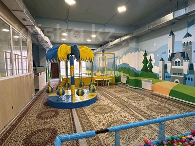 Свободное назначение, офисы, магазины и бутики, склады, общепит, салоны красоты, медцентры и аптеки, образование, развлечения · 250 м² за 110 млн 〒 в Актау, 16-й мкр 