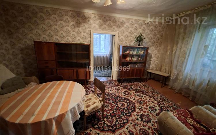 2-бөлмелі пәтер · 40 м² · 2/2 қабат, 1 пер Айтеке би 54, бағасы: 13 млн ₸ в Таразе — фото 2