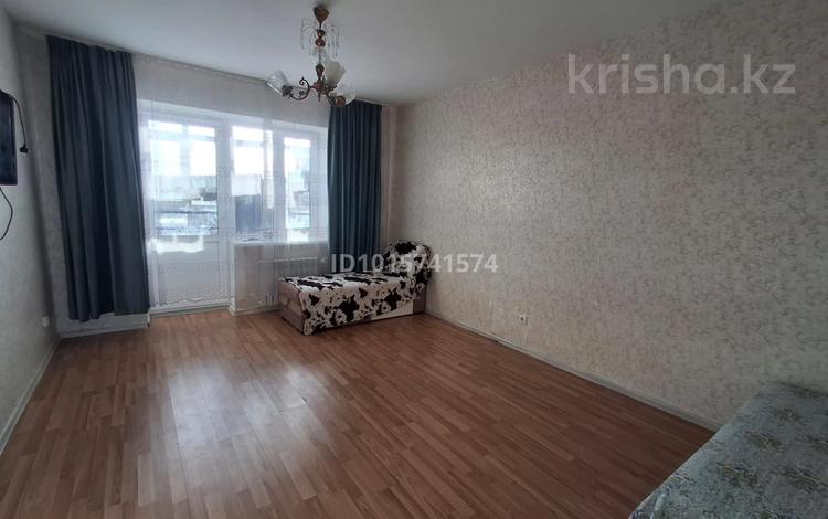 2-бөлмелі пәтер · 65 м² · 9/9 қабат, 10 мкр 24, бағасы: 110 000 ₸ в Аксае — фото 2