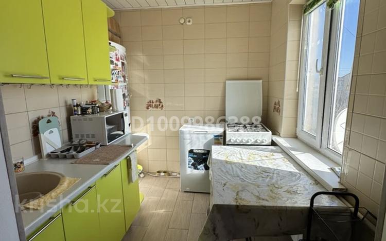 1-комнатная квартира · 31 м² · 5/5 этаж, 4мкр 9 за 12.5 млн ₸ в Атырау, мкр Авангард-4 — фото 2