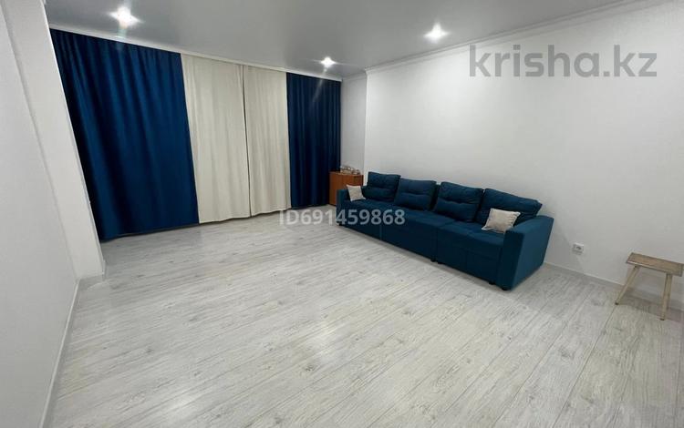2-комнатная квартира · 68.2 м² · 2/9 этаж, Майкудук, Мкр Голубые пруды за 25 млн 〒 в Караганде, Алихана Бокейханова р-н — фото 2