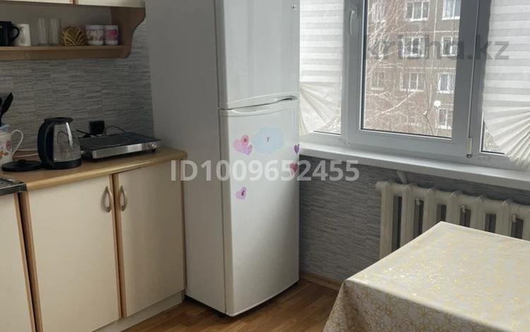 1-комнатная квартира · 43 м² · 4/5 этаж, Утепова 31 — Район КШТ окала Пицца блюз и ТД “Океан” за 10 000 ₸ в Усть-Каменогорске — фото 4