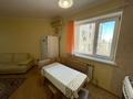 1-комнатная квартира · 50 м² · 6/9 этаж, Сары арка 40 — Площадь Махамбета, прокуратура, супермаркет Идеал, школа Бином за 10 000 〒 в Атырау — фото 3