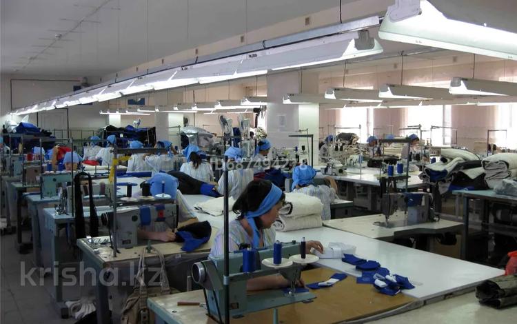 Швейная фабрика и цех по выделке меха, 2590 м² за 250 млн 〒 в  — фото 2