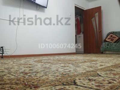 2-бөлмелі пәтер · 45 м² · 5/5 қабат, мкр Строитель, Циолковского 18, бағасы: 14 млн ₸ в Уральске