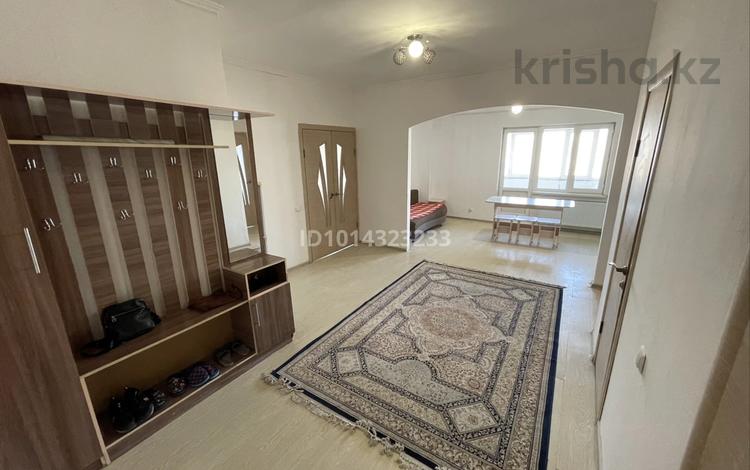 2-комнатная квартира · 81 м² · 5/5 этаж, мкр Жетысу-2 11/1 за 280 000 ₸ в Алматы, Ауэзовский р-н — фото 2