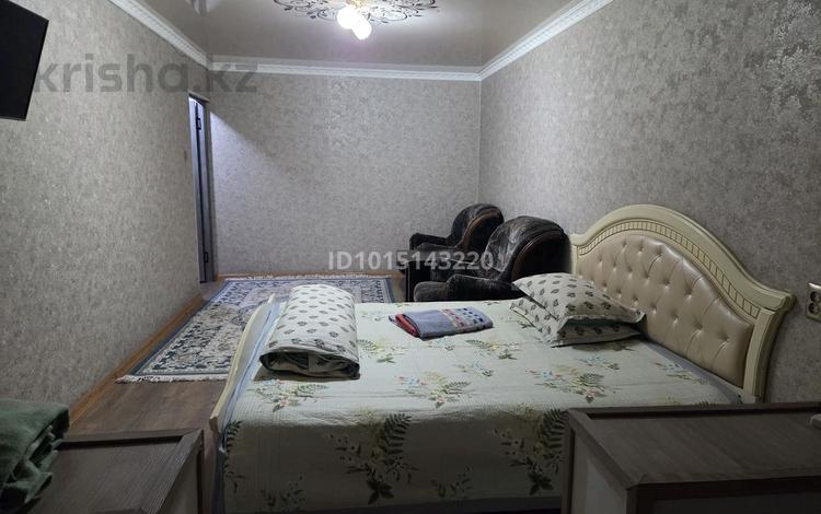1-комнатная квартира · 36 м² · 3/5 этаж, 8-й микрорайон за 10 000 ₸ в Шымкенте, Туран р-н — фото 2