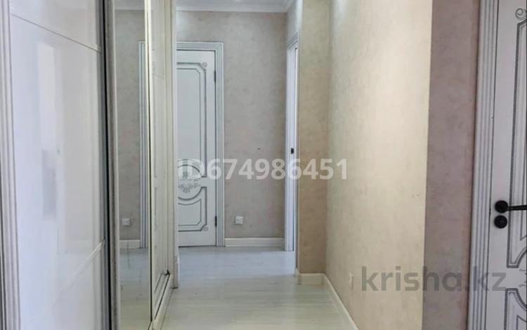 2-комнатная квартира, 62 м², 10/11 этаж помесячно, 1-я улица 59 за 300 000 〒 в Алматы — фото 2
