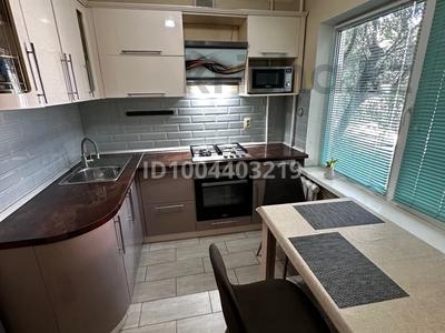 2-бөлмелі пәтер · 46 м² · 2/5 қабат, Ауэзова 52г, бағасы: 15.5 млн ₸ в Атырау, мкр Жилгородок