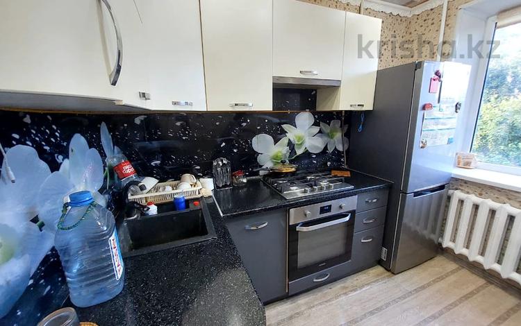 2-комнатная квартира · 56 м² · 6/9 этаж, мкр 4 16 за 22 млн ₸ в Уральске — фото 2