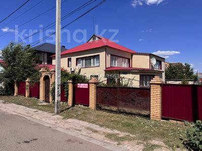 Отдельный дом · 6 комнат · 551 м² · 10 сот., Есенберлина 10 за 43.7 млн ₸ в Уральске