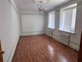 Отдельный дом · 6 комнат · 551 м² · 10 сот., Есенберлина 10 за 43.7 млн ₸ в Уральске — фото 26