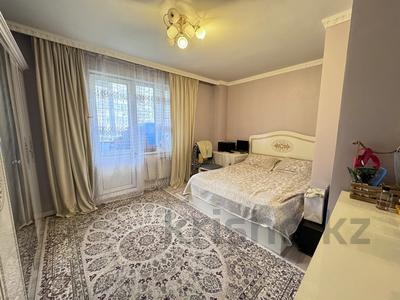 3-бөлмелі пәтер, 105 м², 1/8 қабат ай сайын, мкр Мамыр-3 4А, бағасы: 450 000 〒 в Алматы, Ауэзовский р-н