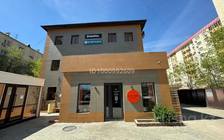 Свободное назначение, офисы, магазины и бутики, кабинеты и рабочие места · 1000 м² за 7 млн 〒 в Атырау — фото 2