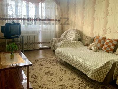 3-комнатная квартира, 63 м², 15 микрорайон 15 — Горняк за 11 млн 〒 в Караганде, Алихана Бокейханова р-н