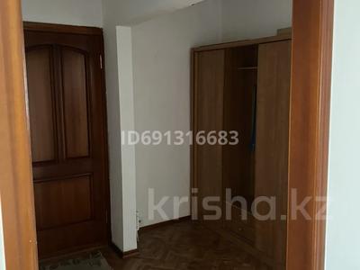 3-комнатная квартира, 62 м² помесячно, Нурмакова 30 за 320 000 〒 в Алматы, Алмалинский р-н