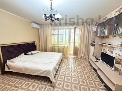 1-комнатная квартира · 33 м² · 4/5 этаж, Мухита 97 за 10 000 ₸ в Уральске, мкр Школьник