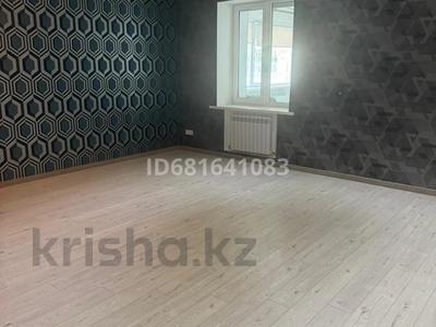 4-комнатная квартира · 115 м² · 1/2 этаж, Ауэзова 2 за 300 000 ₸ в Атырау, мкр Жилгородок