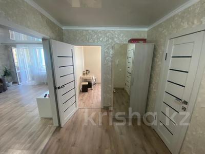 1-комнатная квартира, 52 м², 6/10 этаж помесячно, Ермекова 106 А за 130 000 〒 в Караганде, Казыбек би р-н